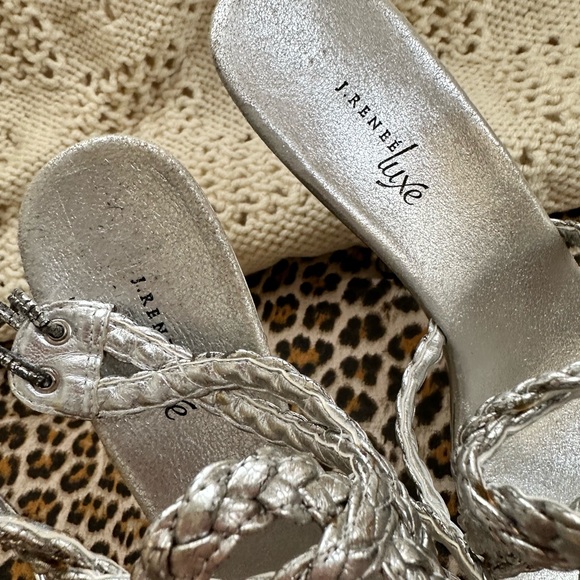 j. RENEE Luxe - Picture 6 of 12